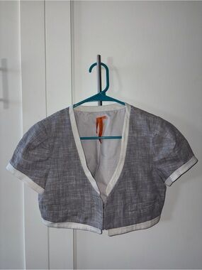 BCBGeneration Heather Gray Cropped V-Neck Bolero with White Trim Y2K